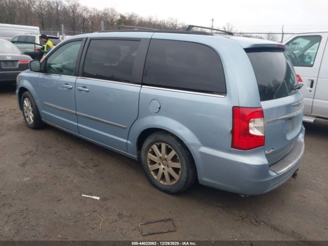 Chrysler Town & Country Touring Image 12