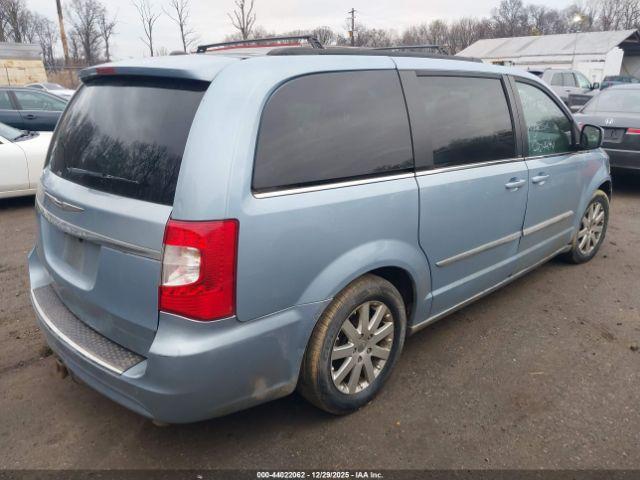 Chrysler Town & Country Touring Image 3