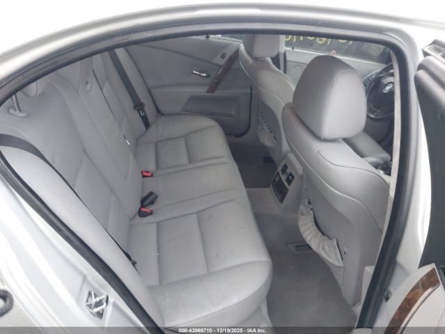 BMW 5 Series Image 13