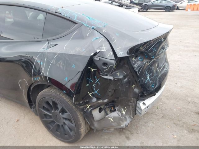 Tesla Model Y Long Range Dual Motor All-wheel Drive Image 9