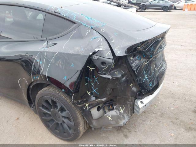 Tesla Model Y Long Range Dual Motor All-wheel Drive Image 9