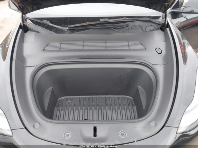 Tesla Model Y Long Range Dual Motor All-wheel Drive Image 12