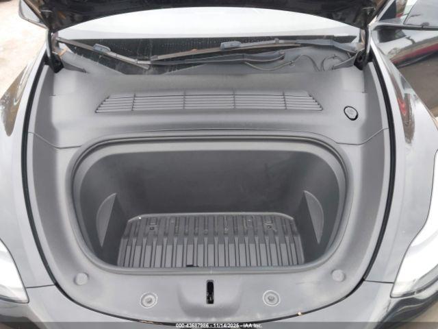 Tesla Model Y Long Range Dual Motor All-wheel Drive Image 12