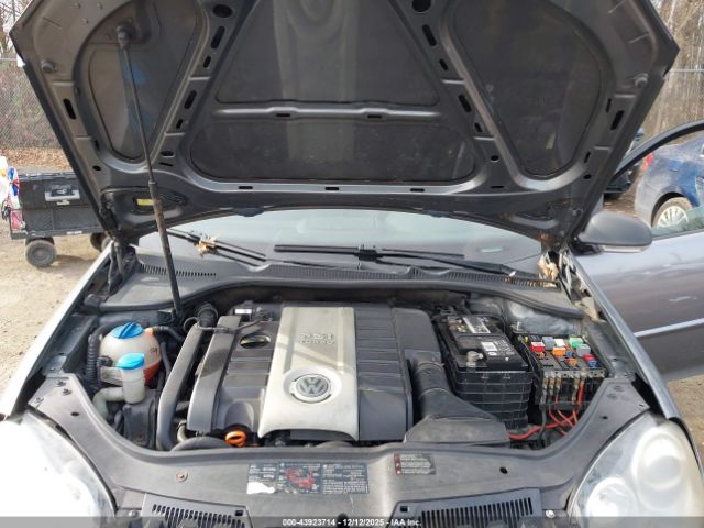 Volkswagen GTI Image 11