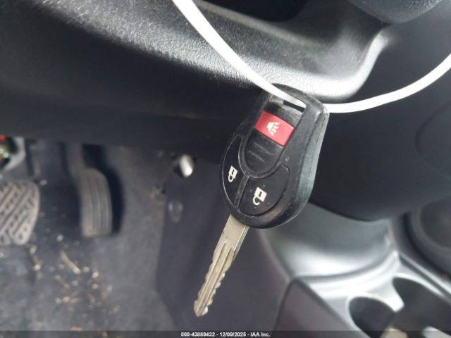 Nissan Versa 1.6 Sv Image 8