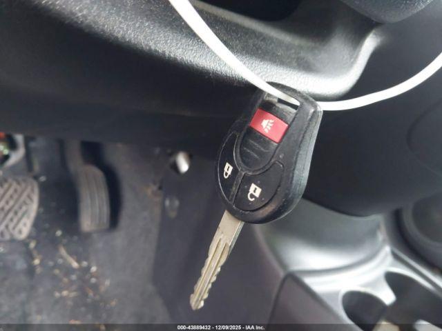 Nissan Versa 1.6 Sv Image 8