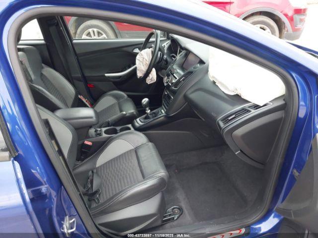 Ford Focus St Image 8