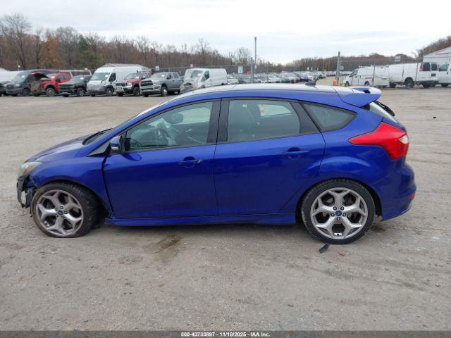 Ford Focus St Image 13