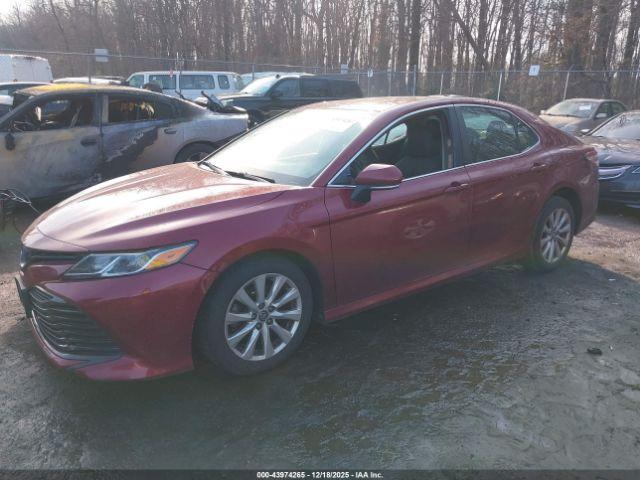 Toyota Camry Le Image 8