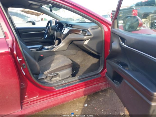 Toyota Camry Le Image 2