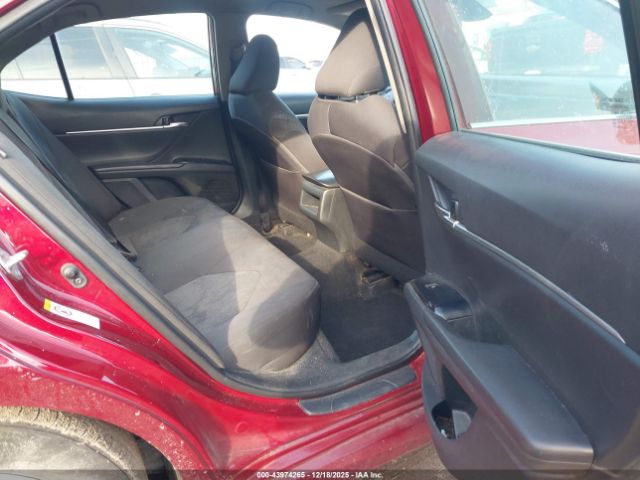 Toyota Camry Le Image 9