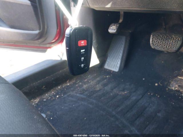 Toyota Camry Le Image 12