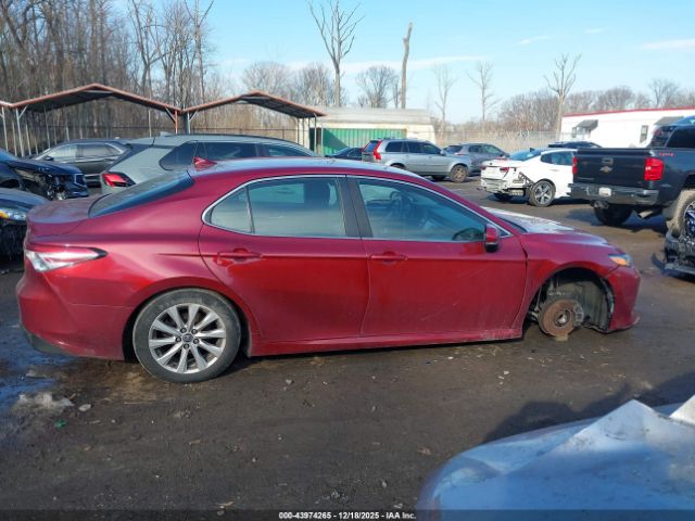 Toyota Camry Le Image 13