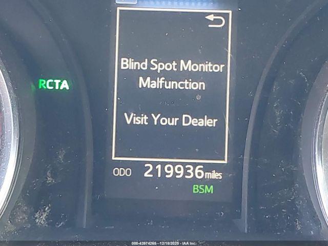 Toyota Camry Le Image 4