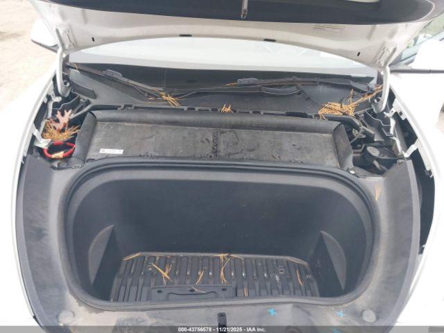 Tesla Model Y Long Range Dual Motor All-wheel Drive Image 8