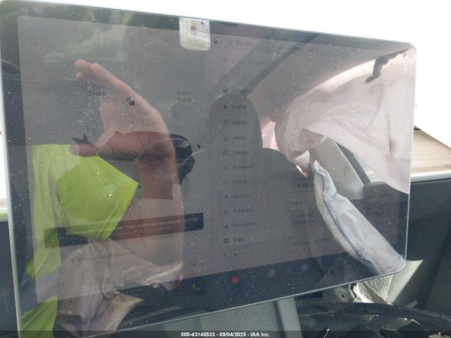 Tesla Model Y Long Range Dual Motor All-wheel Drive Image 14