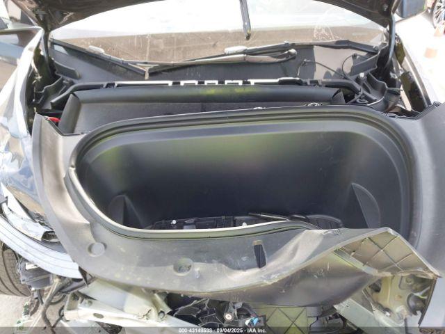 Tesla Model Y Long Range Dual Motor All-wheel Drive Image 9