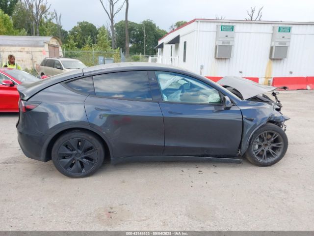 Tesla Model Y Long Range Dual Motor All-wheel Drive Image 6